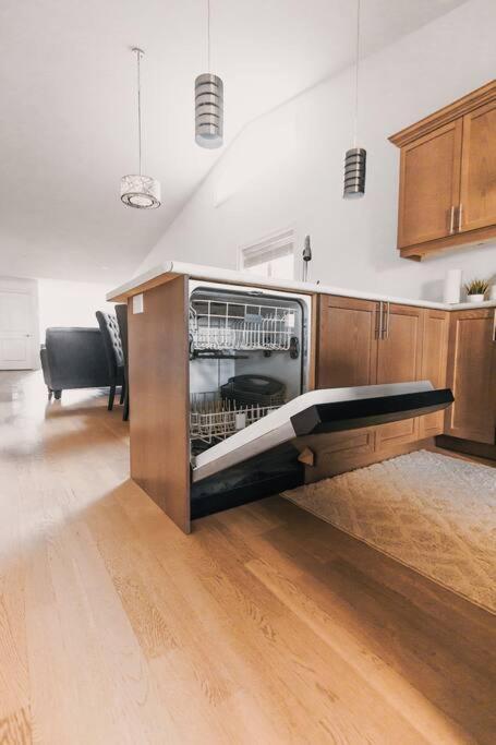 5 Beds On The Rapids - 5 Mins To The Falls Villa Niagara Falls Exterior photo